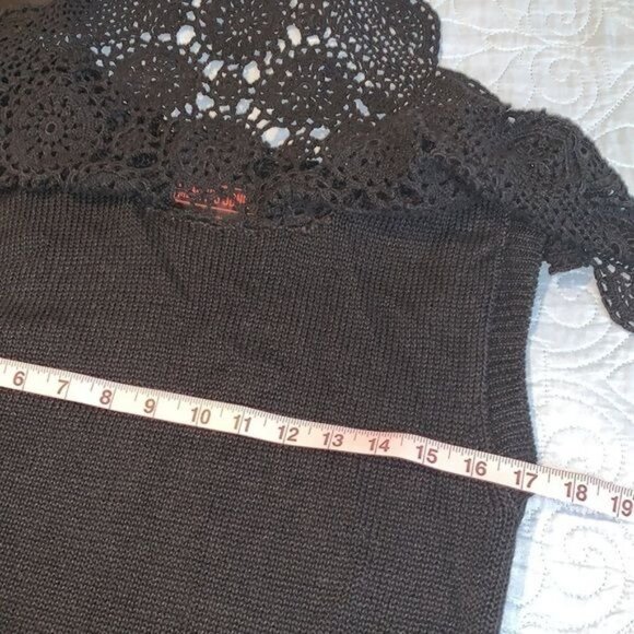 Black Sleeveless Sweater With Crochet Lace Detail Memphis Jones Womens Medium - Picture 5 of 6